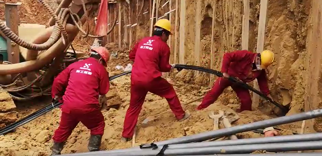 Anchor rope into the cave