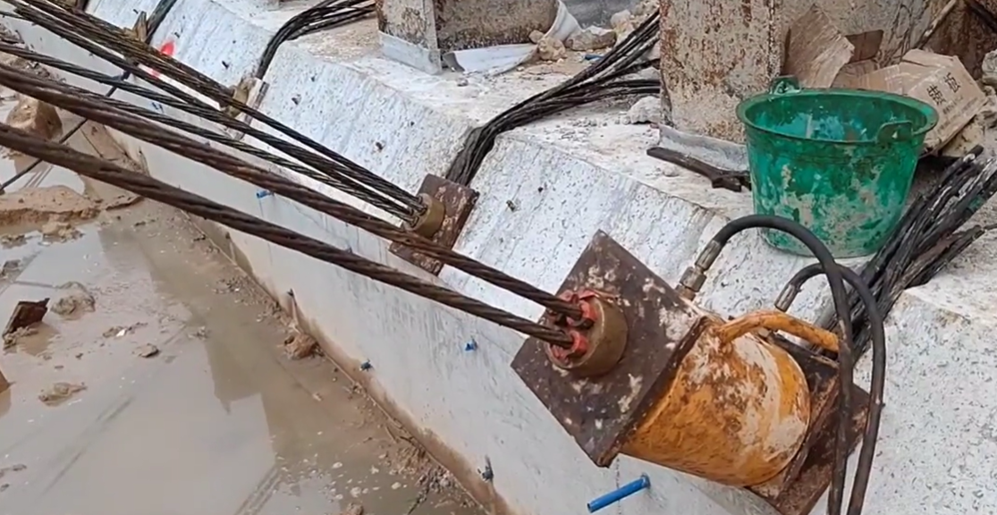 Anchor cable tension locking